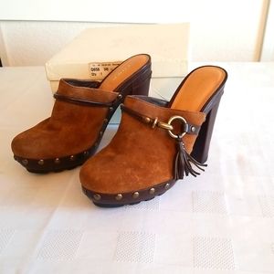 WOMANS Brown Suede COACH Mules EXCELLENT CONDITION...4 INCHES Gold Studs